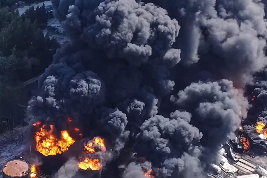 oil-storage-fire-the-tank-farm-is-burning-black-smoke-is-combu-picture-id1187661064